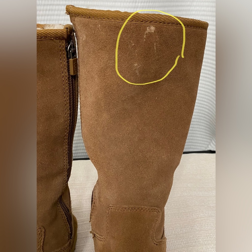 Kids UGG Brown Suede Boots with Side Zipper
Size 1 - Picture 8 of 10